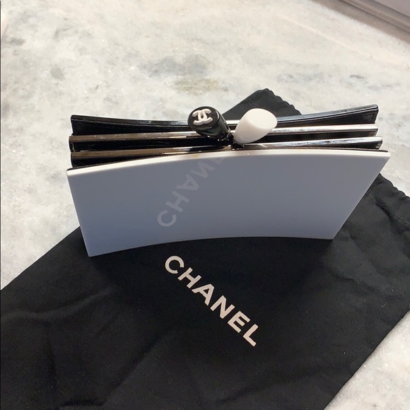 CHANEL Handbags - 💕Host Pick💕CHANEL Rare Resin CC Kisslock Clutch